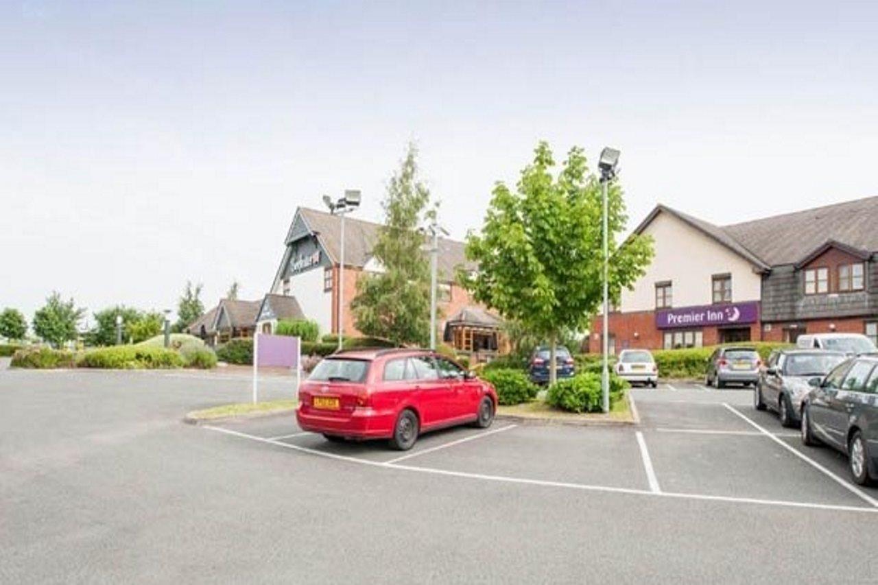 Premier Inn London Ruislip Bagian luar foto