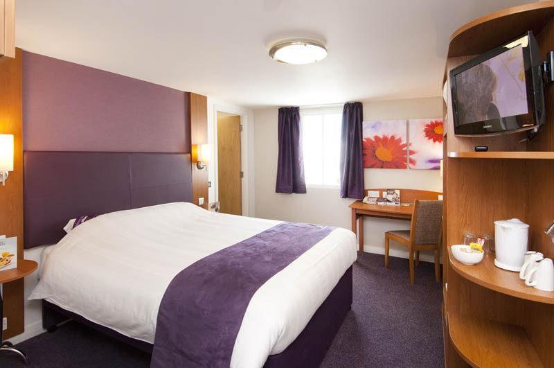 Premier Inn London Ruislip Bagian luar foto